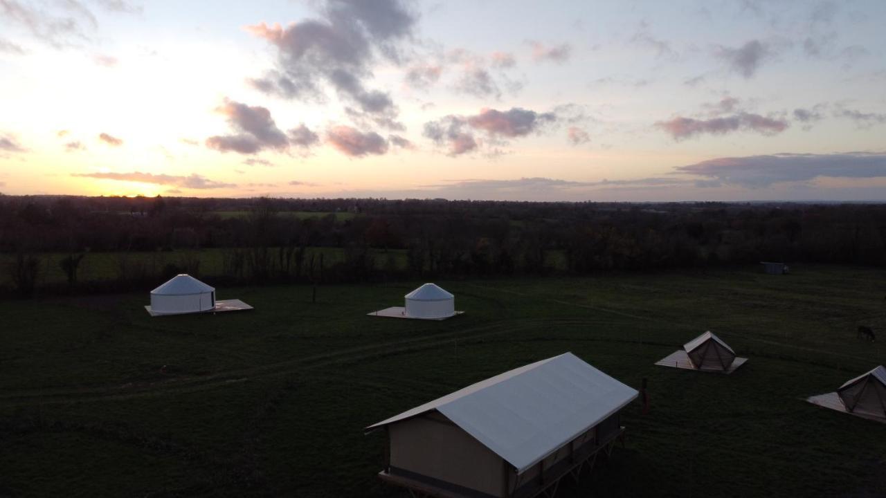 Camping A La Ferme - Hebergements Insolites Cerisy-la-Foret Exterior foto