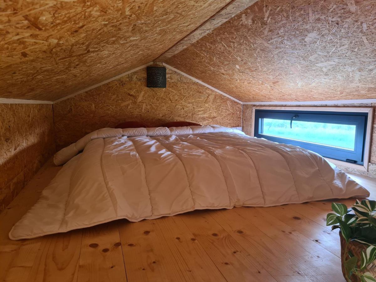 Camping A La Ferme - Hebergements Insolites Cerisy-la-Foret Exterior foto