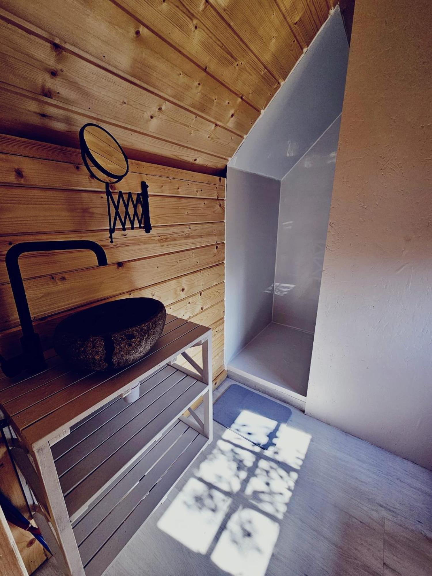 Camping A La Ferme - Hebergements Insolites Cerisy-la-Foret Exterior foto